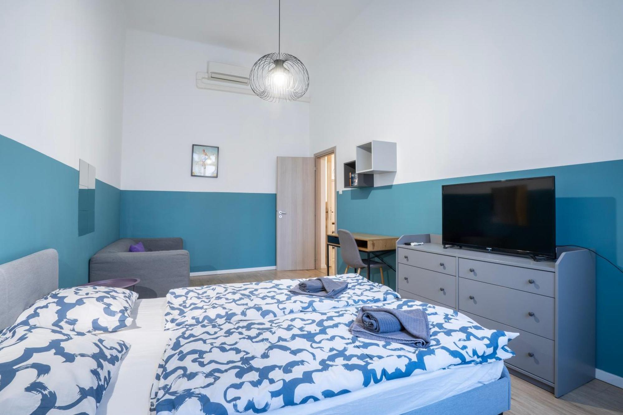 4-Bedroom Comfort Apartment In The Citycenter F38 Budapest Exterior photo